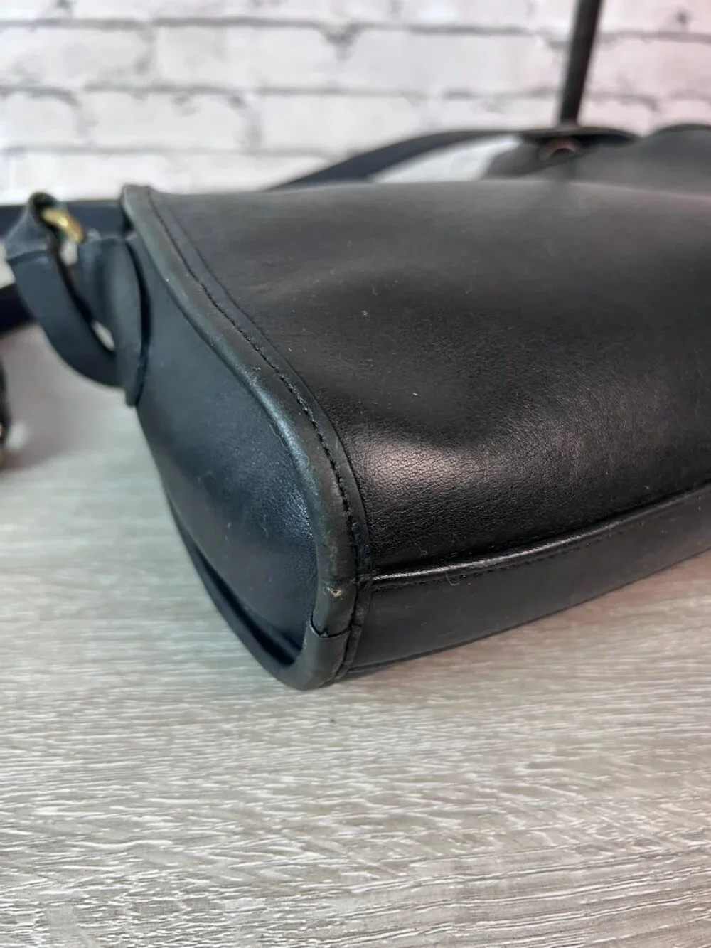 Vintage Coach Austin 9909 black leather Crossbody bag Style